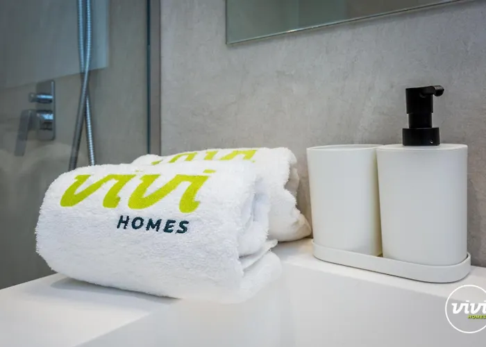 Vivi Homes - Rembrandt Pool, Sauna, Gym & Sea View Апартаменты