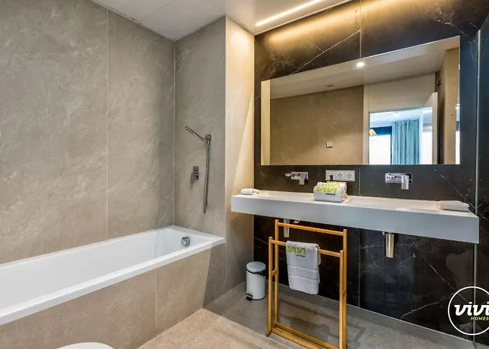 Апартаменты Vivi Homes - Rembrandt Pool, Sauna, Gym & Sea View