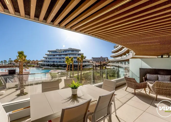 Апартаменты Vivi Homes - Rembrandt Pool, Sauna, Gym & Sea View