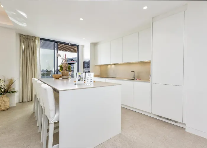 Апартаменты Vivi Homes - Rembrandt Pool, Sauna, Gym & Sea View Торремолинос