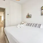 Daire Vivi Homes - Rembrandt Pool, Sauna, Gym & Sea View