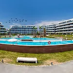 Vivi Homes - Rembrandt Pool, Sauna, Gym & Sea View