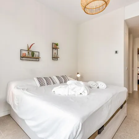 Vivi Homes - Rembrandt Pool, Sauna, Gym & Sea View Apartment *
