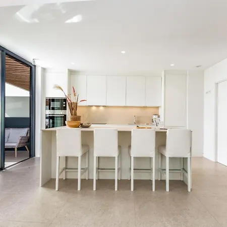 Vivi Homes - Rembrandt Pool, Sauna, Gym & Sea View טורמולינוס