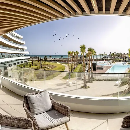 Lägenhet Vivi Homes - Rembrandt Pool, Sauna, Gym & Sea View