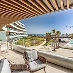 Vivi Homes - Rembrandt Pool, Sauna, Gym & Sea View شقة