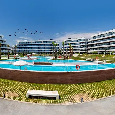 Vivi Homes - Rembrandt Pool, Sauna, Gym & Sea View