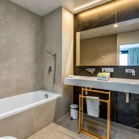 Apartamento Vivi Homes - Rembrandt Pool, Sauna, Gym & Sea View