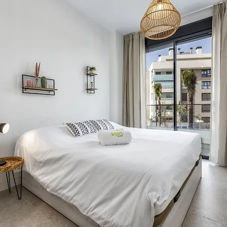 Vivi Homes - Rembrandt Pool, Sauna, Gym & Sea View Apartment *